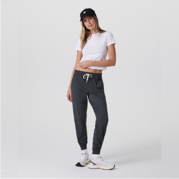 Vuori Performance Jogger Charcoal Heather - Picture 2 of 6